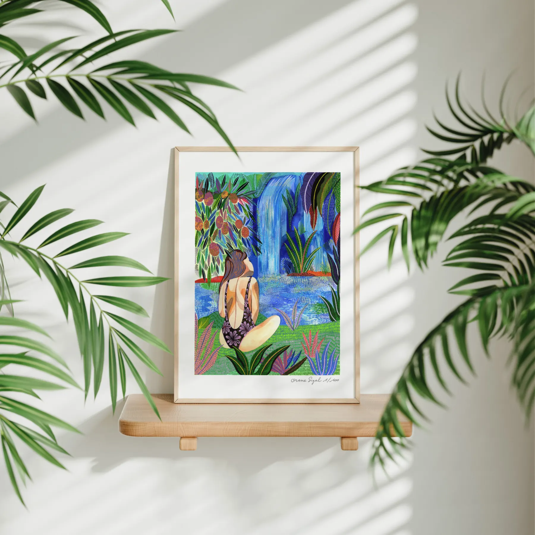 Femme de dos assise au bord d'une cascade tropicale, manguier et végétation verte luxuriante, tirage d'art illustré par Orane Sigal