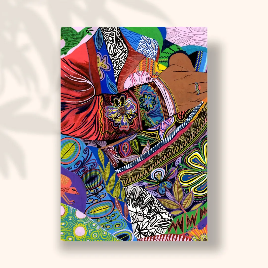 Mains brodant un tissu aux motifs foisonnants et très colorés, carte postale illustrée par Orane Sigal