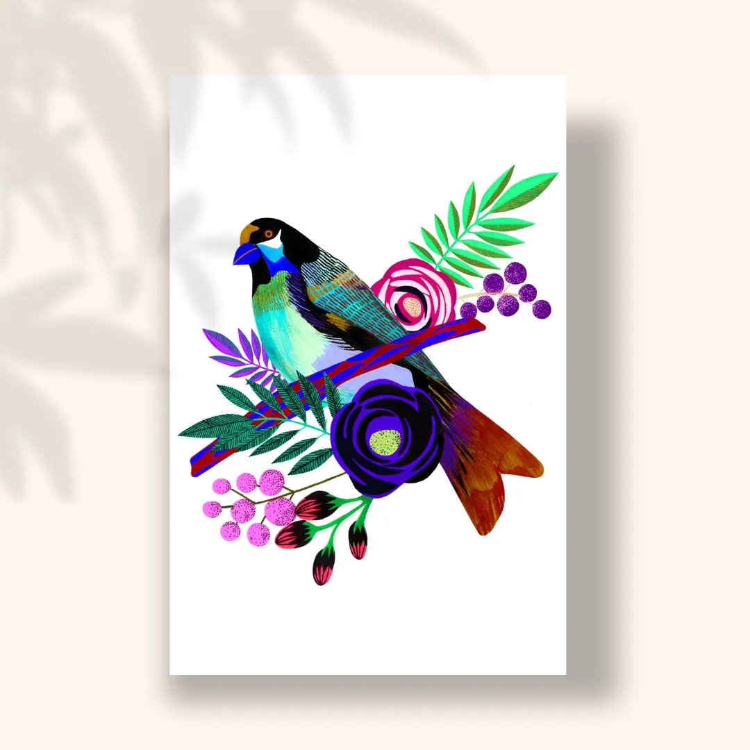 Oiseau perché sur branche fleurie, roses violettes et baies sur fond blanc, carte postale illustrée par Orane Sigal