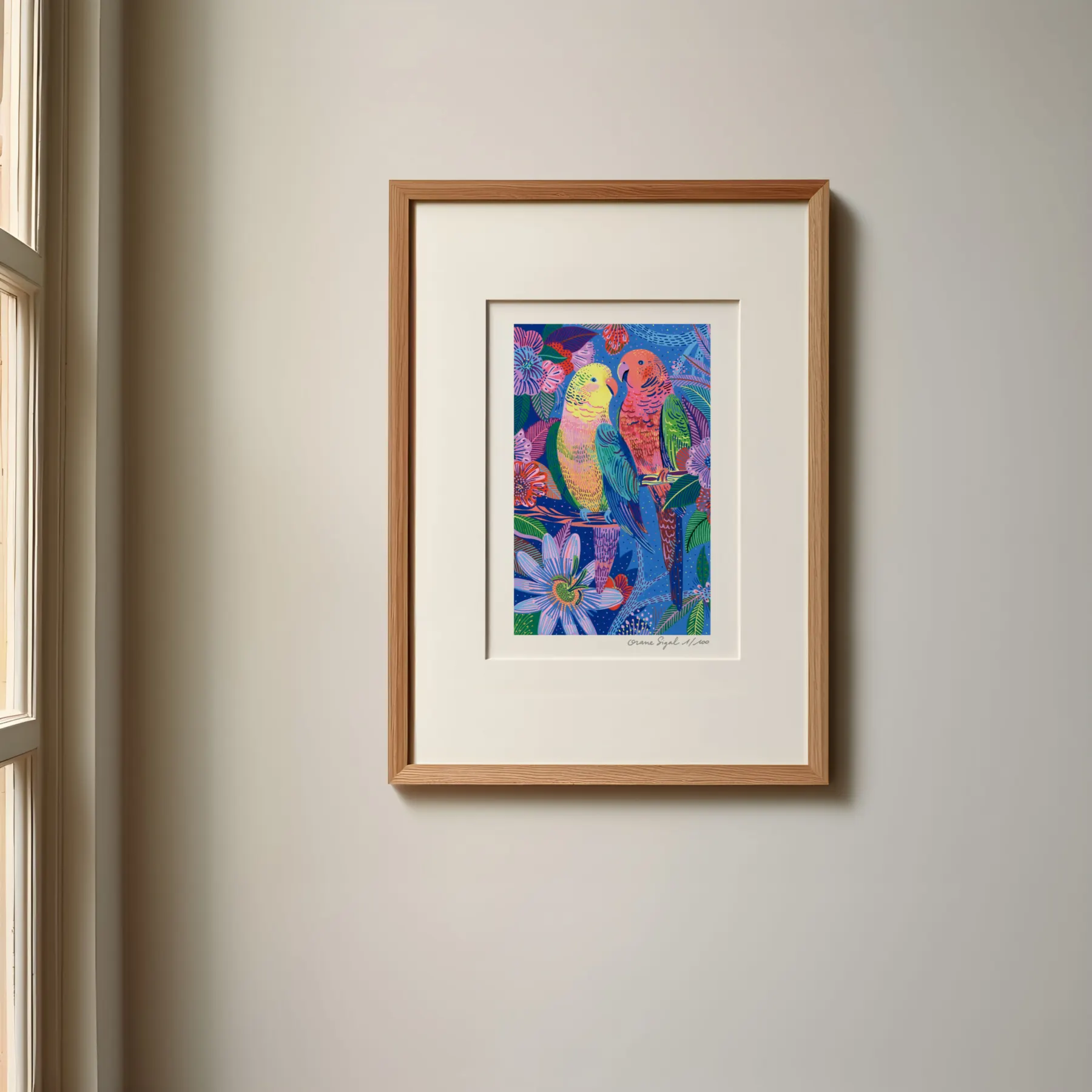 Deux perruches roses et jaunes parmi des fleurs bleues et violettes, tirage d'art illustré par Orane Sigal
