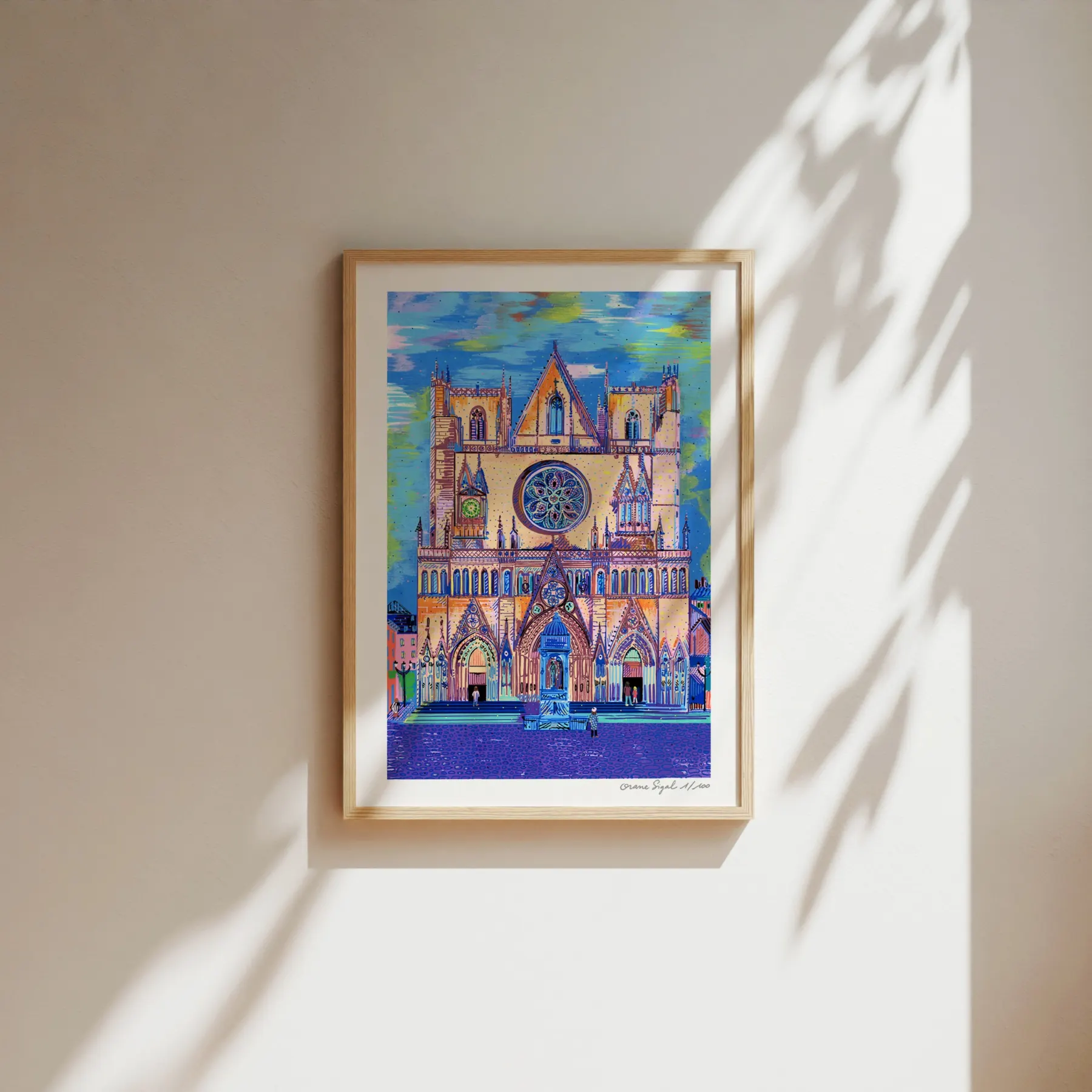 Cathédrale Saint-Jean de Lyon, façade gothique illuminée sous un ciel coloré, tirage d'art illustré par Orane Sigal