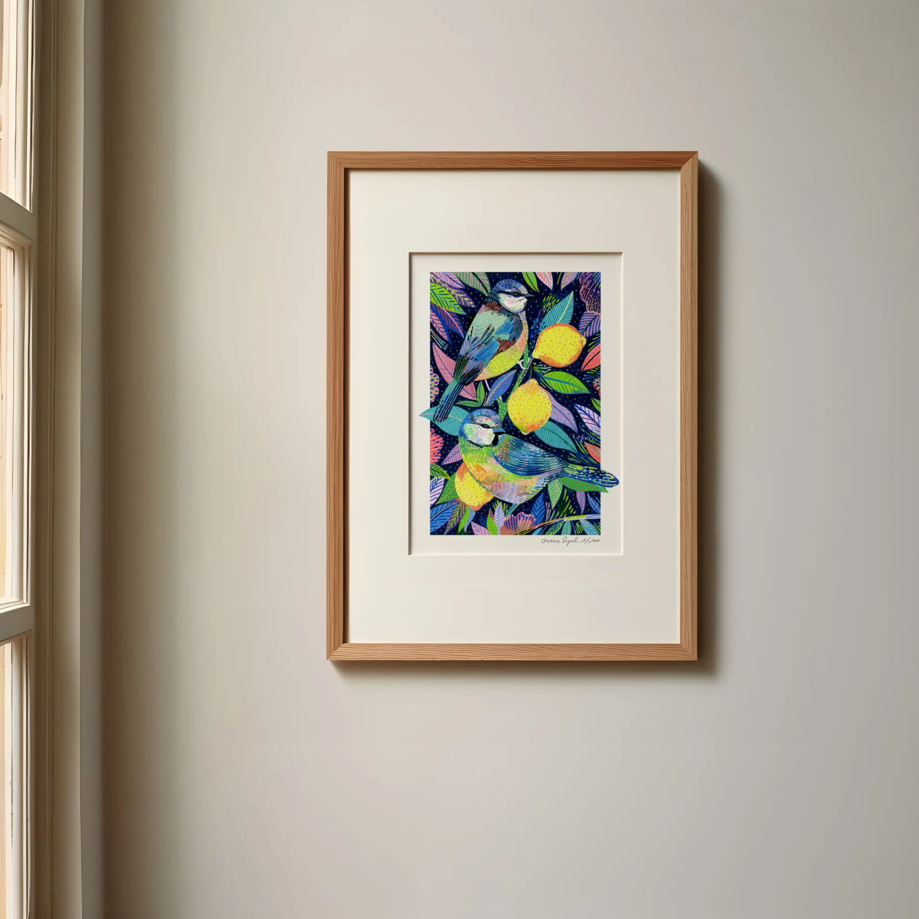 Deux mésanges bleues parmi des citrons et un feuillage coloré sur fond sombre, tirage d'art illustré par Orane Sigal