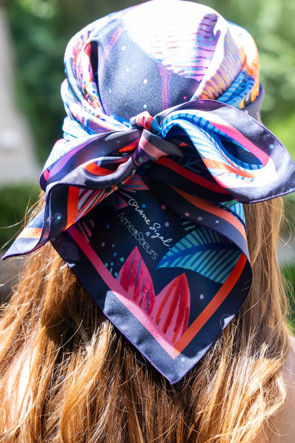 8 façons de porter un foulard illustré