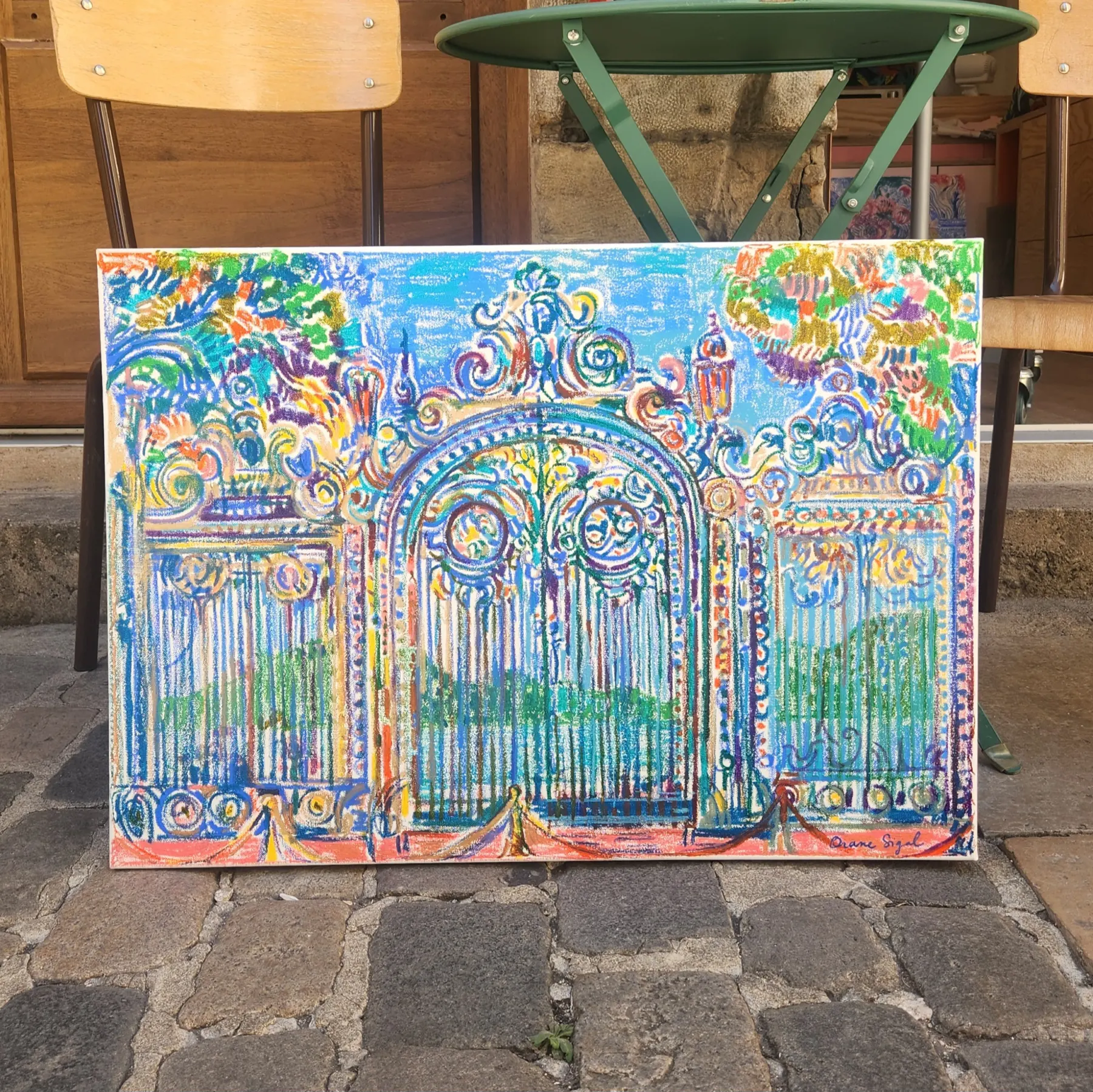 Grille monumentale bleue et dorée du parc de la Tête d'Or à Lyon, jardin verdoyant, illustration originale par Orane Sigal